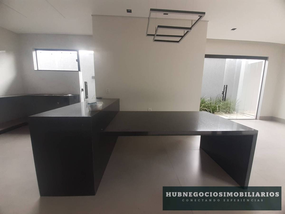 Casa à venda com 4 quartos, 240m² - Foto 4